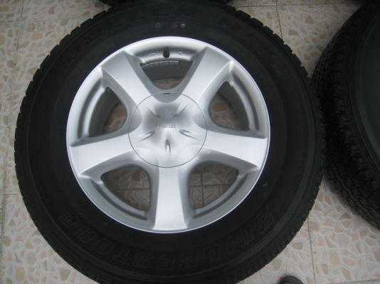 ขายล้อแม็ก All new Isuzu D-max ป้ายแดง 17"x7" et33 6รู139 + ยางปี 13 สนใจติดต่อเล็กคลองสามครับ (081-3747940)