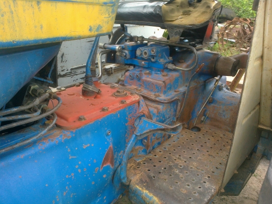 ขายรถไถ FORD6610 สภาพเดิมๆพร้อมอุปกรณ์