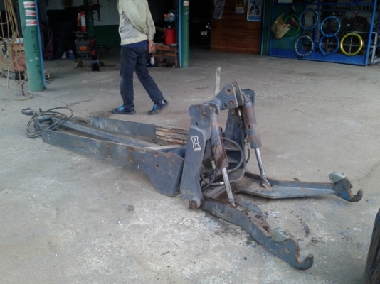 คานยกหน้า จากนอกใส่FORD7840 8240ค 8340 6640 7740 ตระกูล40ทั้งหมด ตระกูลTS