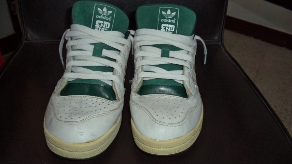 รองเท้า ADIDAS รุ่นพิเศษของแท้ สวยมาก เบอร์ 7