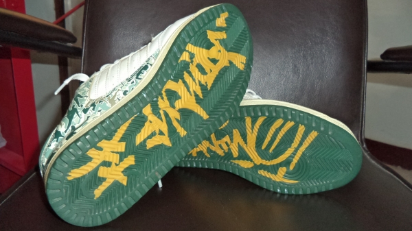 รองเท้า ADIDAS รุ่นพิเศษของแท้ สวยมาก เบอร์ 7