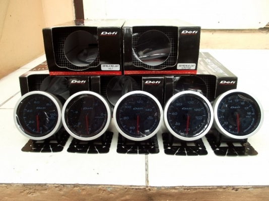 เกจวัด Defi Advance BF V.2 ขนาด 60 mm หน้ามืด ไฟสีฟ้า-แดง 5 ตัว  1. วัดความร้อนหม้อน้ำ  2. วัดความร้อนน้ำมันเครื่อง  3. วัดแรงดันน้ำมันเครื่อง  4. วัดโวลท์  5. วัด Vacuumงาน มีเซ็นเซอร์+หมวก+ขาตั้ง ไม่มีอเดปเตอร์น้ำกับน้ำมัน มีของพร้อมส่ง5500บาท