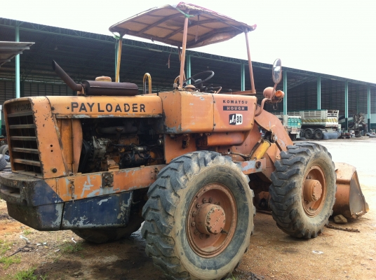 ขายรถตักล้อยาง 2 เพลา เกียร์ 1-2-3 K)MATSU JH300-B สภาพสวยแบบเดิมๆ พร้อมใช้งานได้เลย