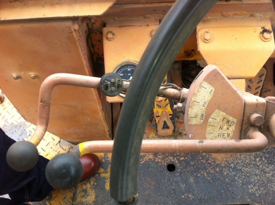 ขายรถตักล้อยาง 2 เพลา เกียร์ 1-2-3 K)MATSU JH300-B สภาพสวยแบบเดิมๆ พร้อมใช้งานได้เลย