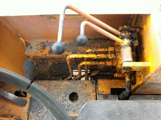 ขายรถตักล้อยาง 2 เพลา เกียร์ 1-2-3 K)MATSU JH300-B สภาพสวยแบบเดิมๆ พร้อมใช้งานได้เลย