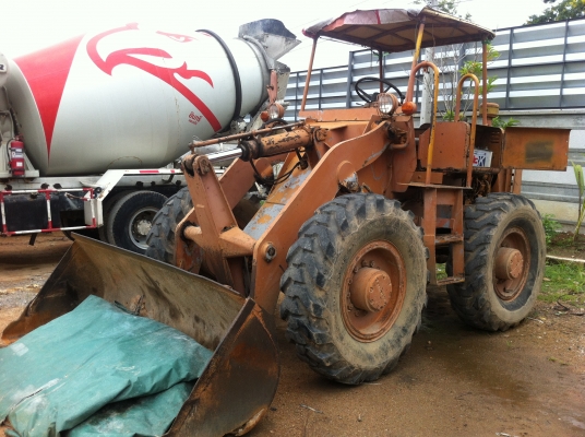 ขายรถตักล้อยาง 2 เพลา เกียร์ 1-2-3 K)MATSU JH300-B สภาพสวยแบบเดิมๆ พร้อมใช้งานได้เลย