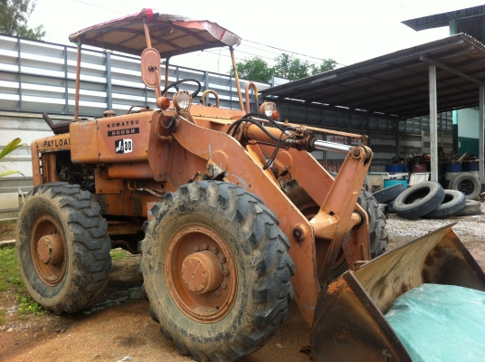 ขายรถตักล้อยาง 2 เพลา เกียร์ 1-2-3 K)MATSU JH300-B สภาพสวยแบบเดิมๆ พร้อมใช้งานได้เลย