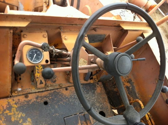 ขายรถตักล้อยาง 2 เพลา เกียร์ 1-2-3 K)MATSU JH300-B สภาพสวยแบบเดิมๆ พร้อมใช้งานได้เลย