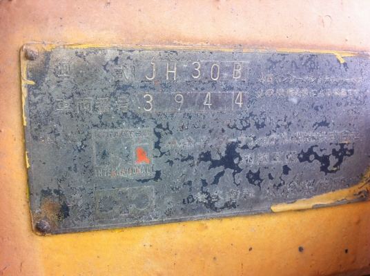 ขายรถตักล้อยาง 2 เพลา เกียร์ 1-2-3 K)MATSU JH300-B สภาพสวยแบบเดิมๆ พร้อมใช้งานได้เลย