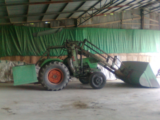 รถตัก ด้อย เครื่อง รุ่น F4L 912 สูงขึ้นสิบล้อได้