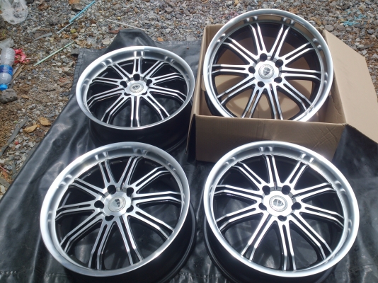 ขายแม็กขอบ 18  5รู114 สวยๆจำนวน 4 วง (ไม่มีตำหนิ) ราคานี้คุ้มสุดๆ