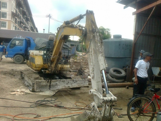 ขายรถแบคโฮ KOMATSU PC-40-5 สภาพสวย ใช้งานอยู่ ระบบการทำงานสมบูรณ์