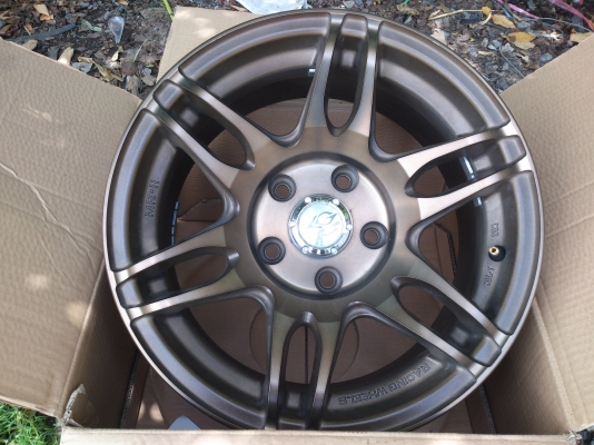 ขายแม็กขอบ15  5รู114  7.5นิ้วน้ำตาลไหม้ สวยๆ 4 วง