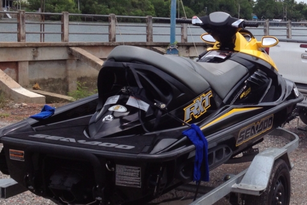 ขายseadoo เจ็ตสกี RXT215 ปี2007 วิ่ง80ชม ขาย240000บาทอยู่สมุทรสงคราม มีรถเช่าบริการส่งเรือถึงที่ โทร 0818613783