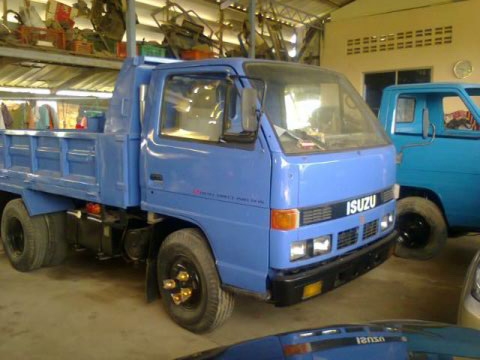 ขาย 6 ล้อ NKR55E 88 แรงม้า ดั้ม หัวยกได้ เกียร์สั้น ยางใหม่ทะเบียน ม.79 โทร 081-9837056