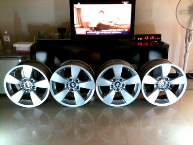ล้อแม็กซ์ BMW ขนาด 17นิ้ว 5 รู 120 สภาพดีทั้งชุดครับ ล้อแม็กซ์ BMW ขนาด 17นิ้ว 5 รู 120 สภาพดีทั้งชุดครับ