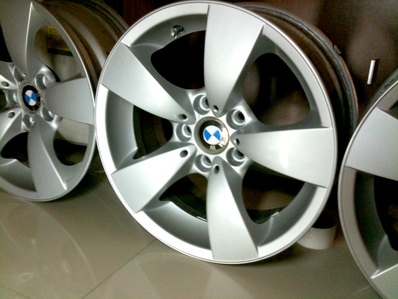 ล้อแม็กซ์ BMW ขนาด 17นิ้ว 5 รู 120 สภาพดีทั้งชุดครับ ล้อแม็กซ์ BMW ขนาด 17นิ้ว 5 รู 120 สภาพดีทั้งชุดครับ