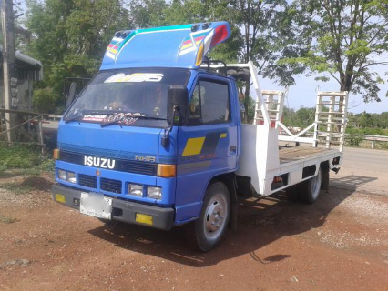 ขายเทเลอร์หกล้อ NKR เครื่อง 110 แรง ยาว 4.5 เมตร กว้าง 2.2 เมตร ทะเบียนพร้อม