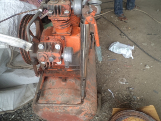 ขายปั้มลมใหญ่ 3 สูบ ราคา 7500 ไม่มีมอเตอร์