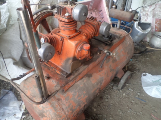 ขายปั้มลมใหญ่ 3 สูบ ราคา 7500 ไม่มีมอเตอร์