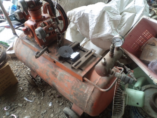 ขายปั้มลมใหญ่ 3 สูบ ราคา 7500 ไม่มีมอเตอร์