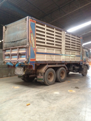 ขายรถบรรทุกมือสอง กระบะเหล็ก มีจำนวนมาก สนใจติดต่อ 081-9832626,086-6772256