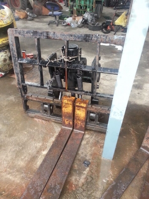 ขาย แผงฮิ้งฟอล์คพร้อมงา ใส่รถฟอล์คลิฟต์  2.0-2.5 ตัน   เก่าญี่ปุ่น