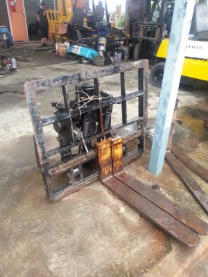 ขาย แผงฮิ้งฟอล์คพร้อมงา ใส่รถฟอล์คลิฟต์  2.0-2.5 ตัน   เก่าญี่ปุ่น