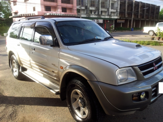 รถจีวากอน 4x4 เกียร์ธรรมดา