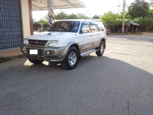 รถจีวากอน 4x4 เกียร์ธรรมดา