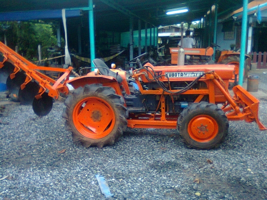 ด่วนครับ..คูโบต้า L2001 DT ขับเคลื่อน 4 ล้อ พร้อมใบดันหน้า และผาน 5 ใบ ราคาคุยกันได้ครับ