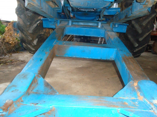 ขายคานหน้าพร้อมใบดันรถไถฟอร์ด