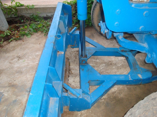 ขายคานหน้าพร้อมใบดันรถไถฟอร์ด