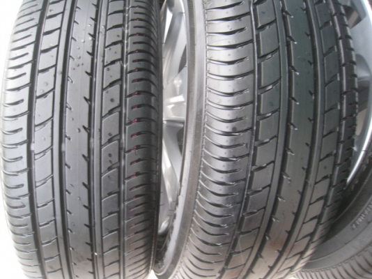 ขายล้อแม็ก Toyota vios ป้ายแดง 15"x5.5" et45 4รู100 +ยางปี13  สนใจติดต่อ เล็กคลองสามครับ (081-3747940)