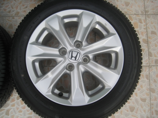 ขายล้อแม็ก Honda jazz ป้ายแดง 15"x5.5" et45 4รู100 + ยาง Goodyear gt3 175/65r15 ปี 1113  สนใจติดต่อ เล็กคลองสาม (081-3747940)