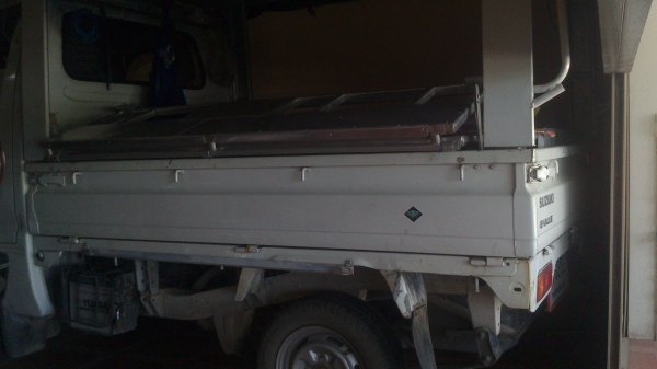 ขายกระป้อ SUZUKI ประตูโค้งสีขาว