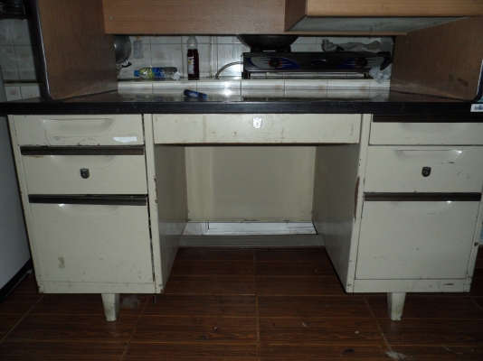 โต๊ะทำงานเหล็ก