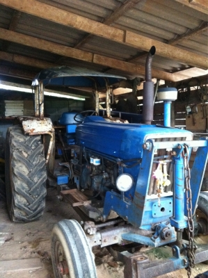 ขายรถไถฟอร์ด5000  77 เครืีองT1 สภาพดี เครืีองแห้งๆไม่ค่อยได้ใช้