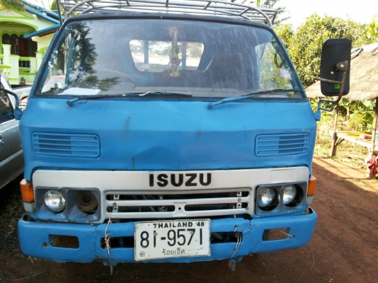 **เพิ่มรูป**ขายตัด6ล้อ isuzu ks 110hp 4bd1 110แรงฝาขาวยอดนิยม หัวยกได้ พ.พาวเวอร์ ช่วงล่างเดิม คัสซีมีตำหนิ 1จุดปะมา (ตามรูป) ยาง7.50 คู่หน้าดี หลังพอใช้ เกียร์ดี เบรคดี ระบบไฟปกติ เก็บนิดหน่อย พร้อมใช้ เอกสารเล่มทะเบียน ราคาต่อรองได้เด้อ พี่น้องครับ