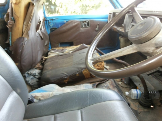 **เพิ่มรูป**ขายตัด6ล้อ isuzu ks 110hp 4bd1 110แรงฝาขาวยอดนิยม หัวยกได้ พ.พาวเวอร์ ช่วงล่างเดิม คัสซีมีตำหนิ 1จุดปะมา (ตามรูป) ยาง7.50 คู่หน้าดี หลังพอใช้ เกียร์ดี เบรคดี ระบบไฟปกติ เก็บนิดหน่อย พร้อมใช้ เอกสารเล่มทะเบียน ราคาต่อรองได้เด้อ พี่น้องครับ