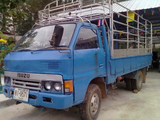 **เพิ่มรูป**ขายตัด6ล้อ isuzu ks 110hp 4bd1 110แรงฝาขาวยอดนิยม หัวยกได้ พ.พาวเวอร์ ช่วงล่างเดิม คัสซีมีตำหนิ 1จุดปะมา (ตามรูป) ยาง7.50 คู่หน้าดี หลังพอใช้ เกียร์ดี เบรคดี ระบบไฟปกติ เก็บนิดหน่อย พร้อมใช้ เอกสารเล่มทะเบียน ราคาต่อรองได้เด้อ พี่น้องครับ