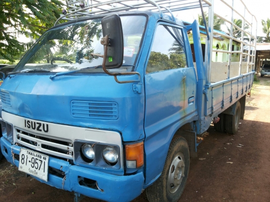 **เพิ่มรูป**ขายตัด6ล้อ isuzu ks 110hp 4bd1 110แรงฝาขาวยอดนิยม หัวยกได้ พ.พาวเวอร์ ช่วงล่างเดิม คัสซีมีตำหนิ 1จุดปะมา (ตามรูป) ยาง7.50 คู่หน้าดี หลังพอใช้ เกียร์ดี เบรคดี ระบบไฟปกติ เก็บนิดหน่อย พร้อมใช้ เอกสารเล่มทะเบียน ราคาต่อรองได้เด้อ พี่น้องครับ