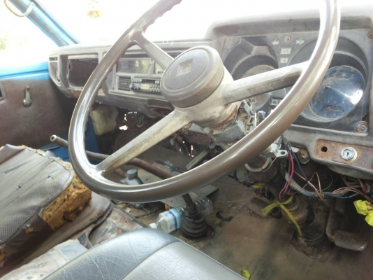 **เพิ่มรูป**ขายตัด6ล้อ isuzu ks 110hp 4bd1 110แรงฝาขาวยอดนิยม หัวยกได้ พ.พาวเวอร์ ช่วงล่างเดิม คัสซีมีตำหนิ 1จุดปะมา (ตามรูป) ยาง7.50 คู่หน้าดี หลังพอใช้ เกียร์ดี เบรคดี ระบบไฟปกติ เก็บนิดหน่อย พร้อมใช้ เอกสารเล่มทะเบียน ราคาต่อรองได้เด้อ พี่น้องครับ