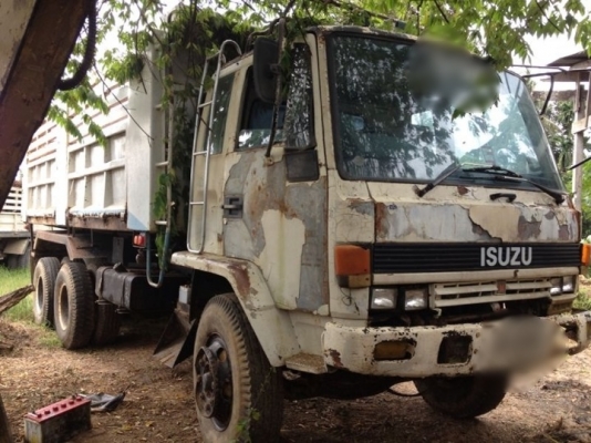 รถอีซูซุ 10 ล้อดั้ม จัมโบ้  เปลื่ยนเครื่อง  200 แรงม้า ( มีเทอร์โบ ). สนใจติดต่อ 081 - 6079515