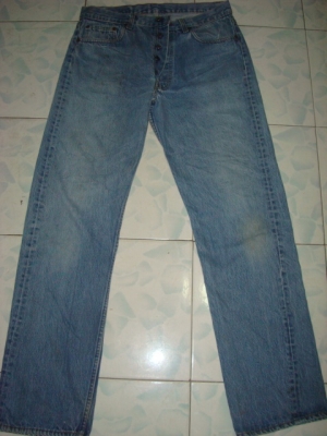 # 8905 # ยีนส์ Levi's 501 ผ้าทราย ของแท้ มือสอง เอว 34 ยาว 31นิ้ว ก้านดำ แป๊กเงิน เนื้อทรายสวย ตะเข็บสวย made in usa