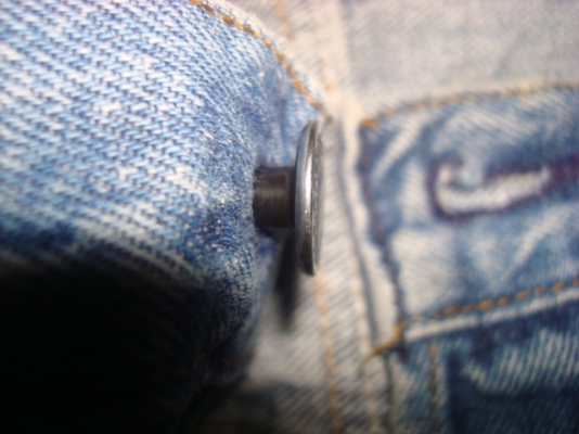 # 8905 # ยีนส์ Levi's 501 ผ้าทราย ของแท้ มือสอง เอว 34 ยาว 31นิ้ว ก้านดำ แป๊กเงิน เนื้อทรายสวย ตะเข็บสวย made in usa