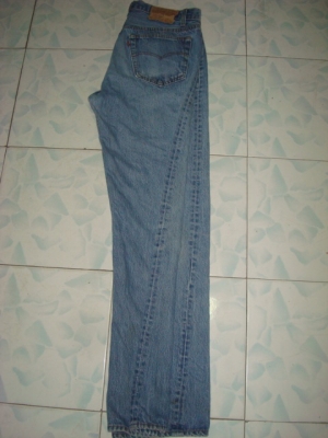 # 8905 # ยีนส์ Levi's 501 ผ้าทราย ของแท้ มือสอง เอว 34 ยาว 31นิ้ว ก้านดำ แป๊กเงิน เนื้อทรายสวย ตะเข็บสวย made in usa