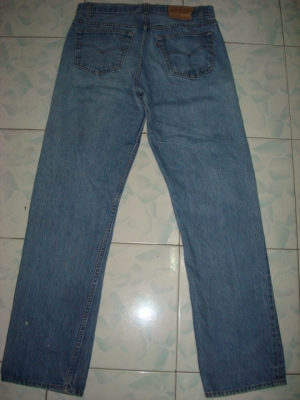 # 8905 # ยีนส์ Levi's 501 ผ้าทราย ของแท้ มือสอง เอว 34 ยาว 31นิ้ว ก้านดำ แป๊กเงิน เนื้อทรายสวย ตะเข็บสวย made in usa