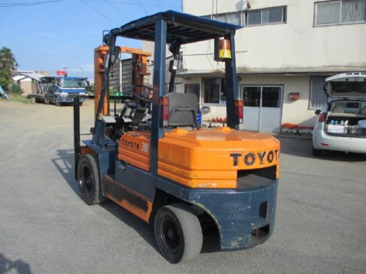 ขายฟอร์คลิฟต์ TOYOTA 5FG30  3 TON เกียร์ MT, เสาสูง 3 M  ( รับประกันเครื่องยนต์และระบบ 6 เดือน ) สภาพพร้อมใช้งาน ++ เดิมแท้จากญี่ปุ่น   สีเดิมและตัวถังสภาพเดิมจากญี่ปุ่น