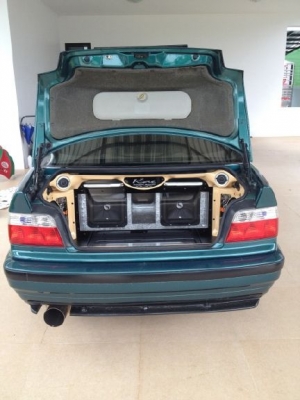 BMW 325i (นกแก้ว) BMW 325i (นกแก้ว)